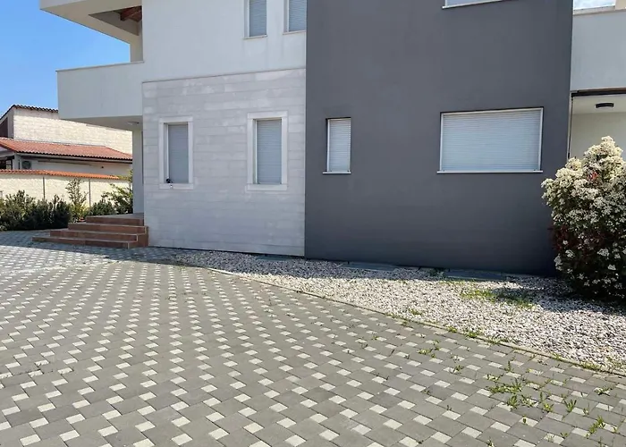 Doki Basement Apartment Pula