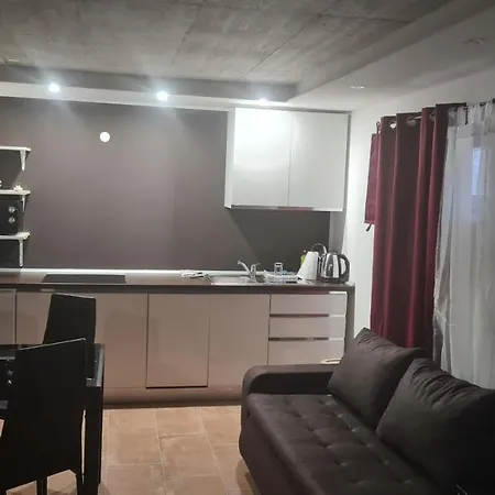 아파트 Doki Basement 풀라