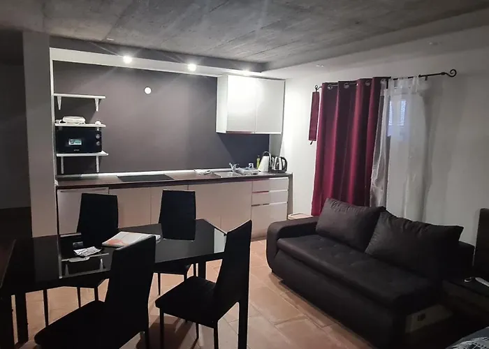 Διαμέρισμα Doki Basement *